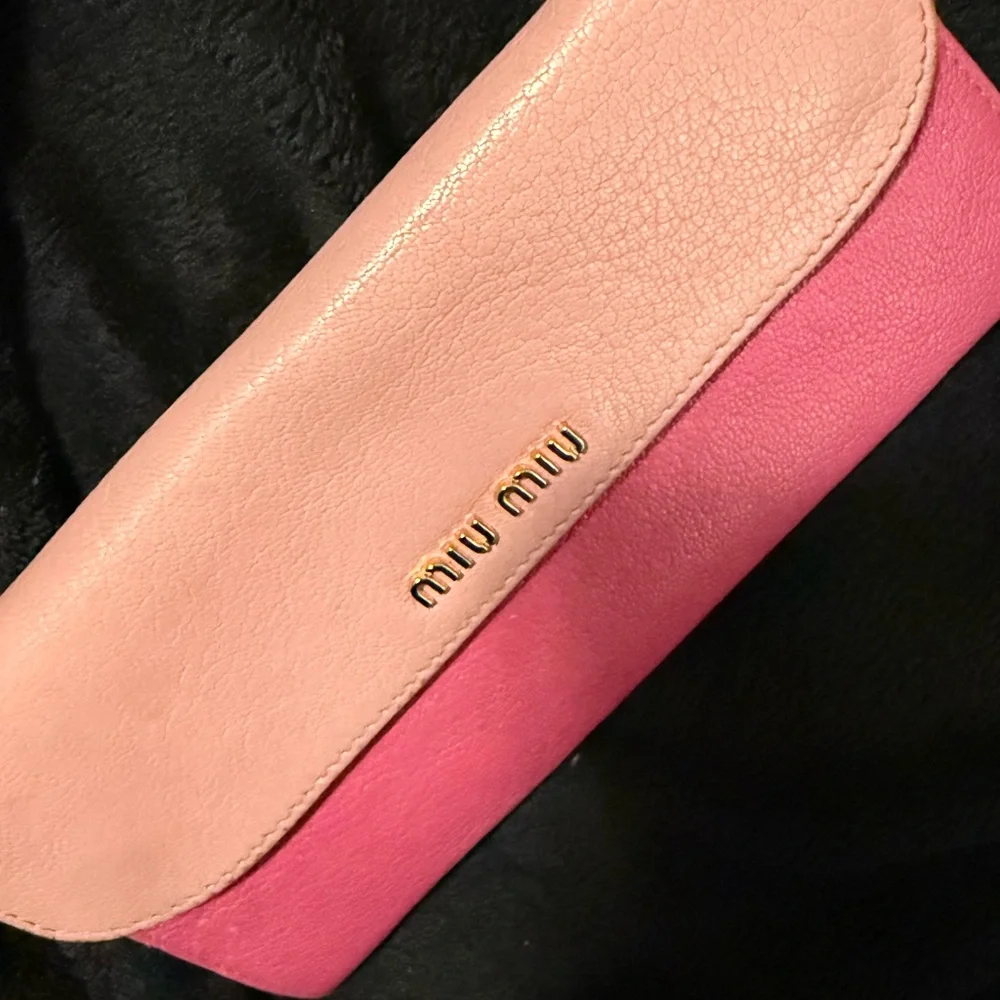 Miu Miu Pink Leather Wallet with Gold Logo - Picture 3 of 16